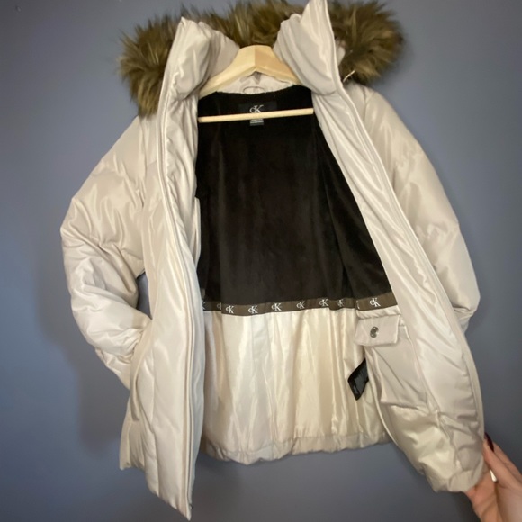 Calvin Klein Cream Ski & Snow Jacket with Fur Hood - Picture 7 of 11
